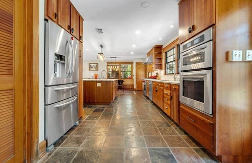 Tallahassee House | Booking now! Lake, Pool, Spa, Man Cave, Game Room