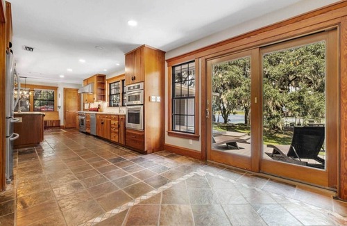 Tallahassee House | Booking now! Lake, Pool, Spa, Man Cave, Game Room