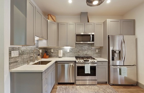 Lodi House | Bordeaux Bungalow | 1 Block to Downtown | Lovely Backyard | Dog Friendly