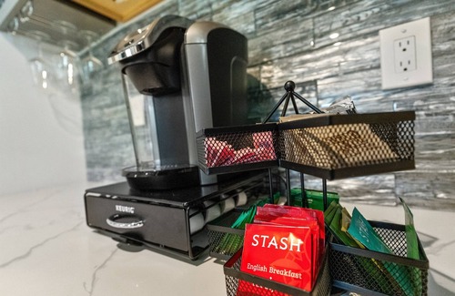 Lodi House | Bordeaux Bungalow | 1 Block to Downtown | Lovely Backyard | Dog Friendly