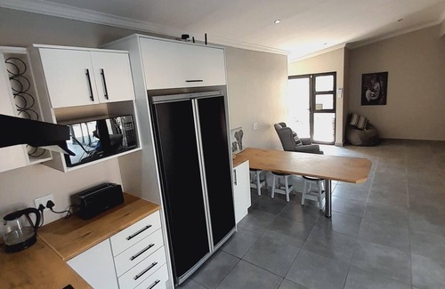 Marloth Park Cabin | Bordering Kruger National Park, this modern and spacious 3 bedroom lodge awaits