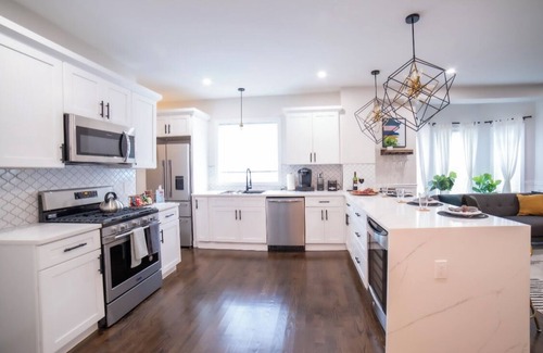 Everett Apartment | Boston 2 level luxury home, Free Parking, 5 mins to casino & 10 mins to airport