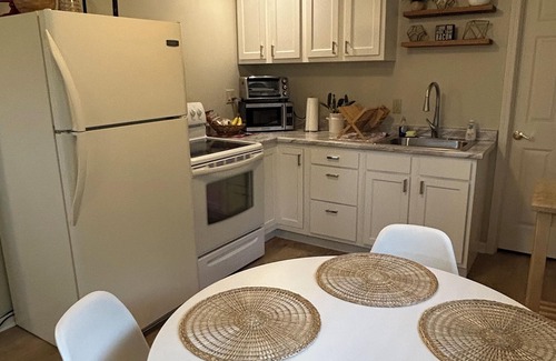 Hudson Apartment | Boston Mills Guesthouse- Historic Hudson