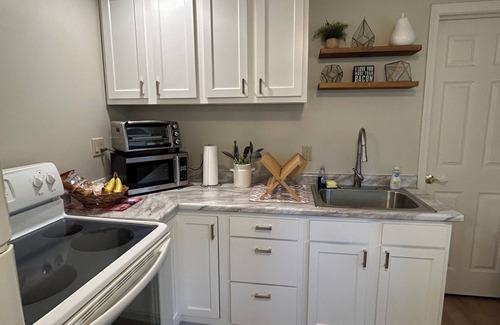 Hudson Apartment | Boston Mills Guesthouse- Historic Hudson