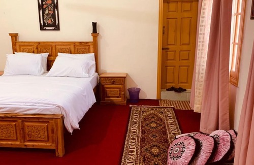 Gilgit-Baltistan Bed & Breakfast | Bottleneck Lodges