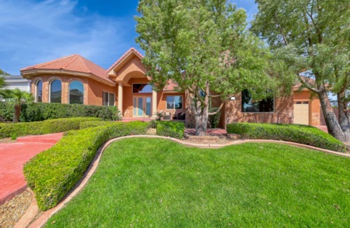 Boulder City House | Boulder City "The Town that built Hoover Dam" 23 mins. from the Las Vegas Strip
