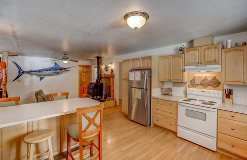 Wagon Wheel House | Boulder Creek Cabin - Awesome location - 2 min to Lake Cascade