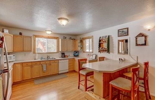 Wagon Wheel House | Boulder Creek Cabin - Awesome location - 2 min to Lake Cascade