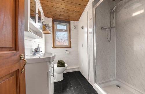 Troutbeck Bridge Ski Chalet | Bowness 45 - 2 bedroom Lake Windermere Lodge