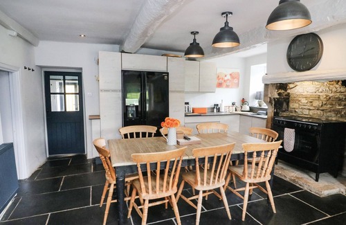 Wennington Cottage | BOX TREE FARM HOUSE, family friendly, with hot tub in Kirkby Lonsdale
