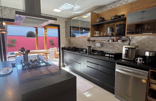 Barra do Sahy House | PRAIA DA BALEIA/BARRA DO SAHY Vacation without taking the car out of the garage. DOES NOT ACCEPT PETS.