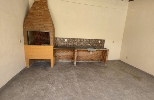 Praia da Enseada House | Joyful house with pool near the beach