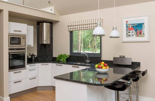 Egton Cottage | BRACKEN HOWE LODGE, family friendly, with hot tub in Whitby