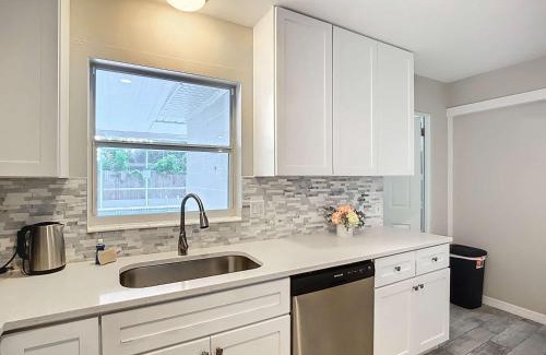 Bayshore Gardens House | Bradenton 5BR 2BA HEATED POOL Mini Putt