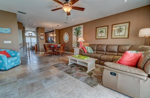 Bradenton Beach House | Bradenton Beach Resort Style Getaway-Walk to Beach