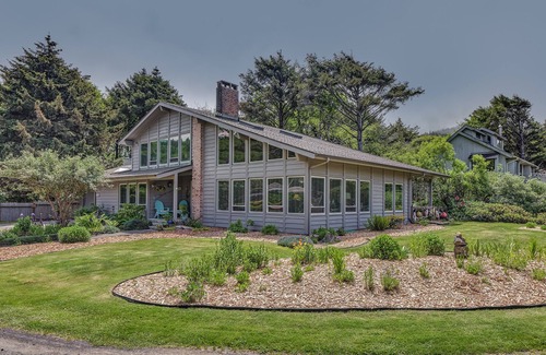 Neskowin House | Brady Bunch Vibe in Neskowin!