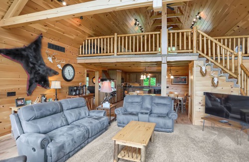 Calvin Cabin | Branch Creek Lodge, Raystown Lake, Tatman