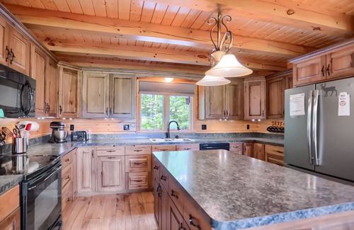 Calvin Cabin | Branch Creek Lodge, Raystown Lake, Tatman