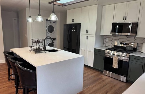 Humboldt Hill House | Brand New 3 Bedroom Pet & Family Friendly