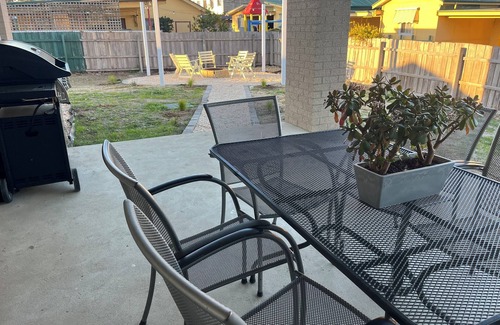Lakes Entrance House | Brand new 4-bedroom house inside of town Lakes Entrance