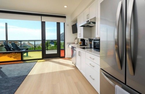 Morro Bay Condo | Brand New! Harbor View Suite with Sweeping Bay Views - ADA Accessible