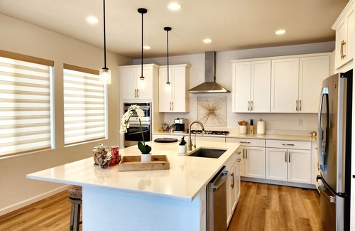 Castle Pines North House | Brand New House, 2 mins to i-25, Sleeps 10
