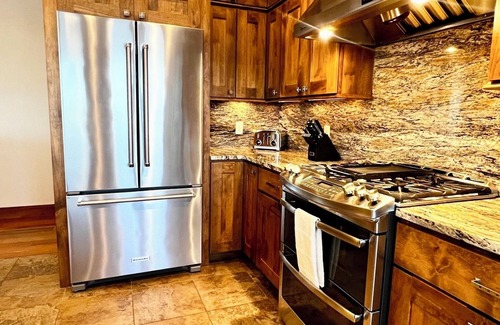 Sunrise Beach House | Brand New Luxurious Cliffside Lodge Overlooking the Lake with Pool & Hot Tub