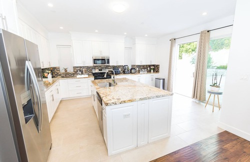 North Hills West House | Brand New Luxury Home - 2700 SQFT 4 Bedrooms 3 Bathrooms