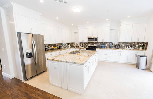North Hills West House | Brand New Luxury Home - 2700 SQFT 4 Bedrooms 3 Bathrooms