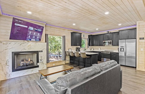 Cleveland Cabin | Brand New Modern Luxury Couples Fit for Royalty