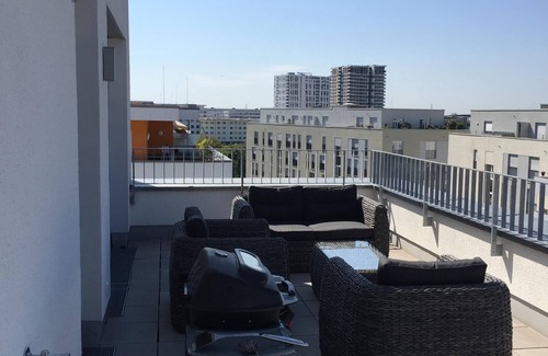 Bockenheim Apartment | brand new penthouse- walk to Messe
