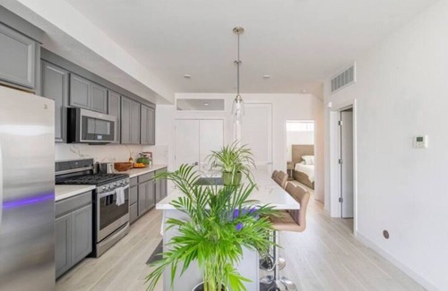 Southwestern Sacramento Condo | Brand New Pet-friendly Condo with AC and WiFi in the Heart of Sacramento