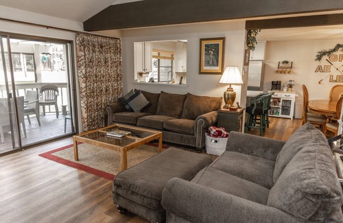 Plumas Eureka Estates House | Breath in Fresh Mt Spring Air from a Private Deck w/a River & Golf Course View