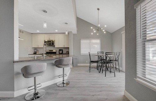 Paradise Valley House | Breathtaking 3 Br/2.5 Bath estate ONLY 1 Exit from the Las Vegas Strip &Airport