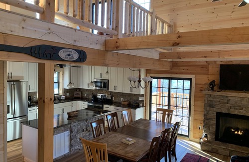 Rock Harbor Cabin | Breathtaking 4 BDR Mountain Lake Retreat
