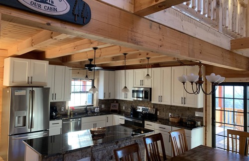 Rock Harbor Cabin | Breathtaking 4 BDR Mountain Lake Retreat