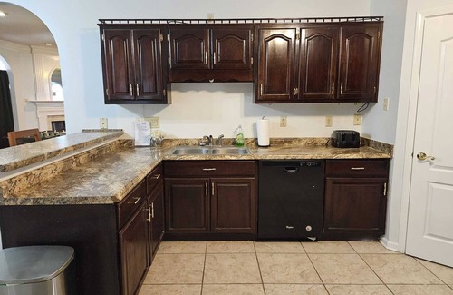 Southaven House | Breathtaking 8 BR+ Extra room w/Pool- Lake View