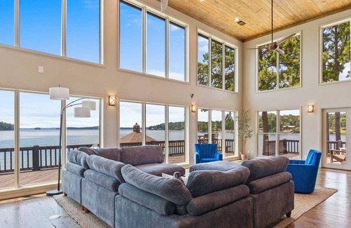 Shady Bay House | Breathtaking Lake Front Home, Perfect for events and families!