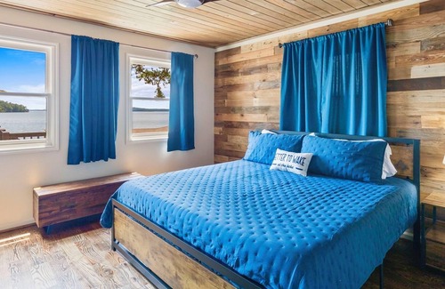 Shady Bay House | Breathtaking Lake Front Home, Perfect for events and families!