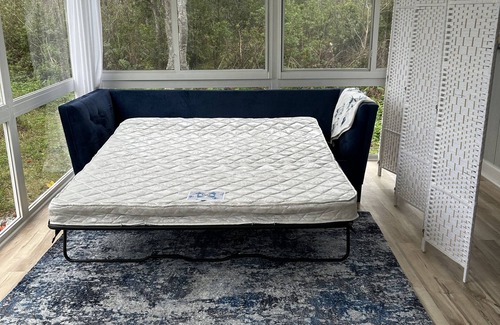 Citrus Park Cottage | Breathtaking Lake View Cottage