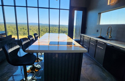 Royal Apartment | Breathtaking Mountain View Studio Suite