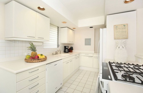 Diamond Head - Kapahulu - St. Louis Condo | Breathtaking Ocean Views from Quiet Beachfront Condo! Free Parking & Wi-Fi!