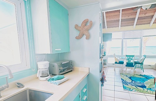 Punaluu Cottage | Breathtaking Ocean Views Beach Cottage