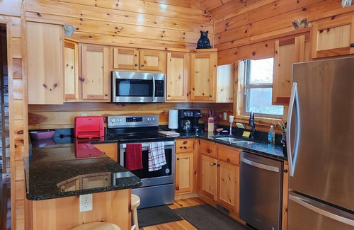 Unaka Cabin | Breathtaking Panoramic Skyline Mountain Top View Cabin