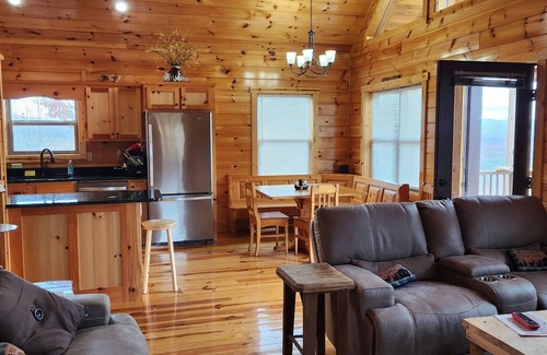 Unaka Cabin | Breathtaking Panoramic Skyline Mountain Top View Cabin