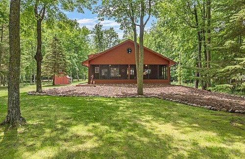 Crosby House | Breathtaking Up North lake cabin experience.