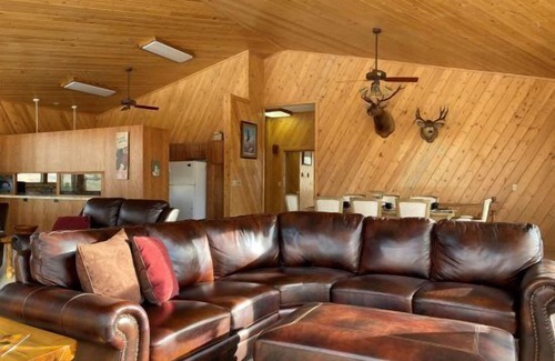 Wapiti House | Breathtaking views in the heart of the Wapiti Valley