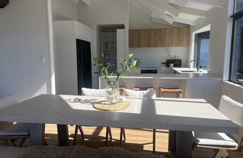 Acacia Bay House | Breathtaking views + Space for the whole family