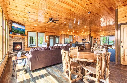 Sevierville House | Breathtaking Views, 4 King BDs, Heated Indoor Pool