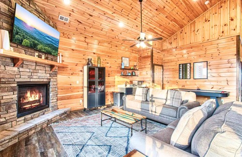 Sevierville House | Breathtaking Views, 4 King BDs, Heated Indoor Pool